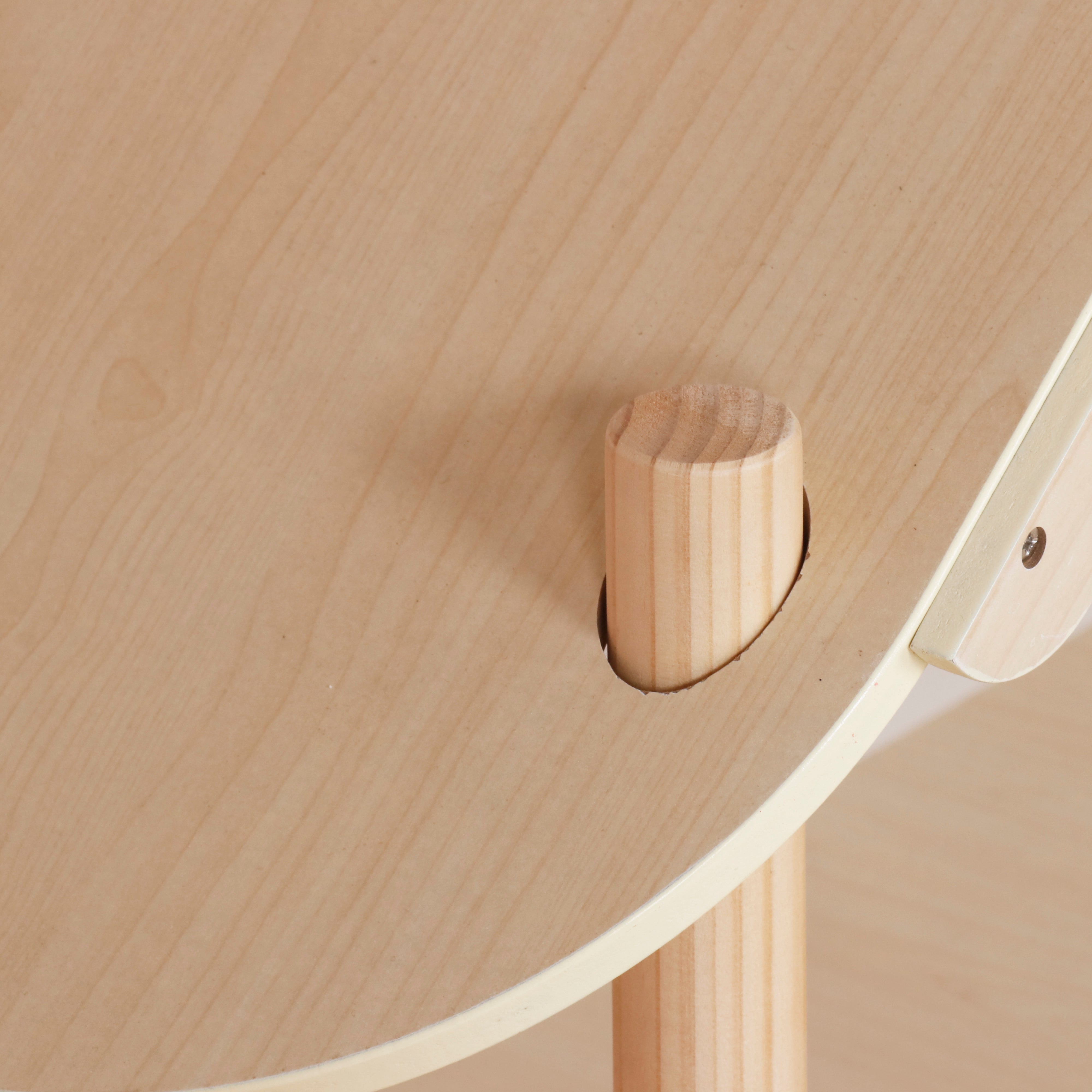 יחידת מדפים לחדר ילדים בצורת בית מעץ