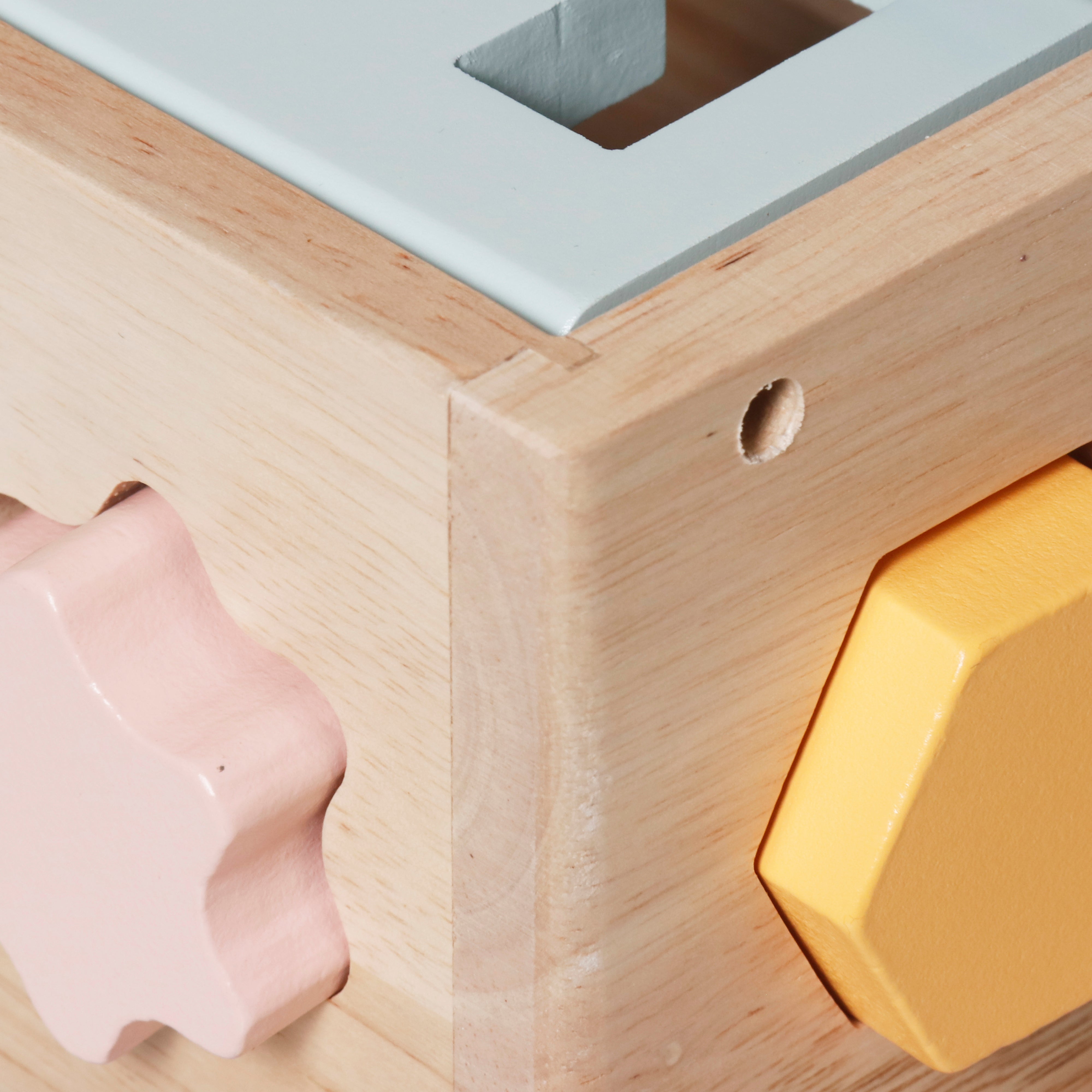 סט 3 צעצועי התפתחות הכולל הך פטיש, מגדל טבעות וקוביית פעילות להשחלת צורות מעץ