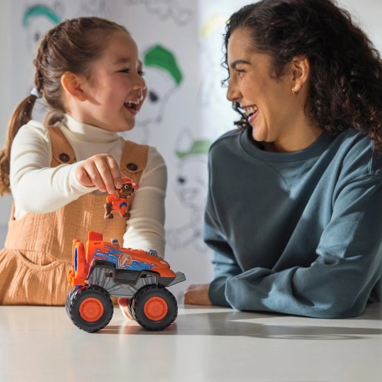 מפרץ ההרפתקאות - רכב ההצלה של זומה עם גלגלי ענק ודמות