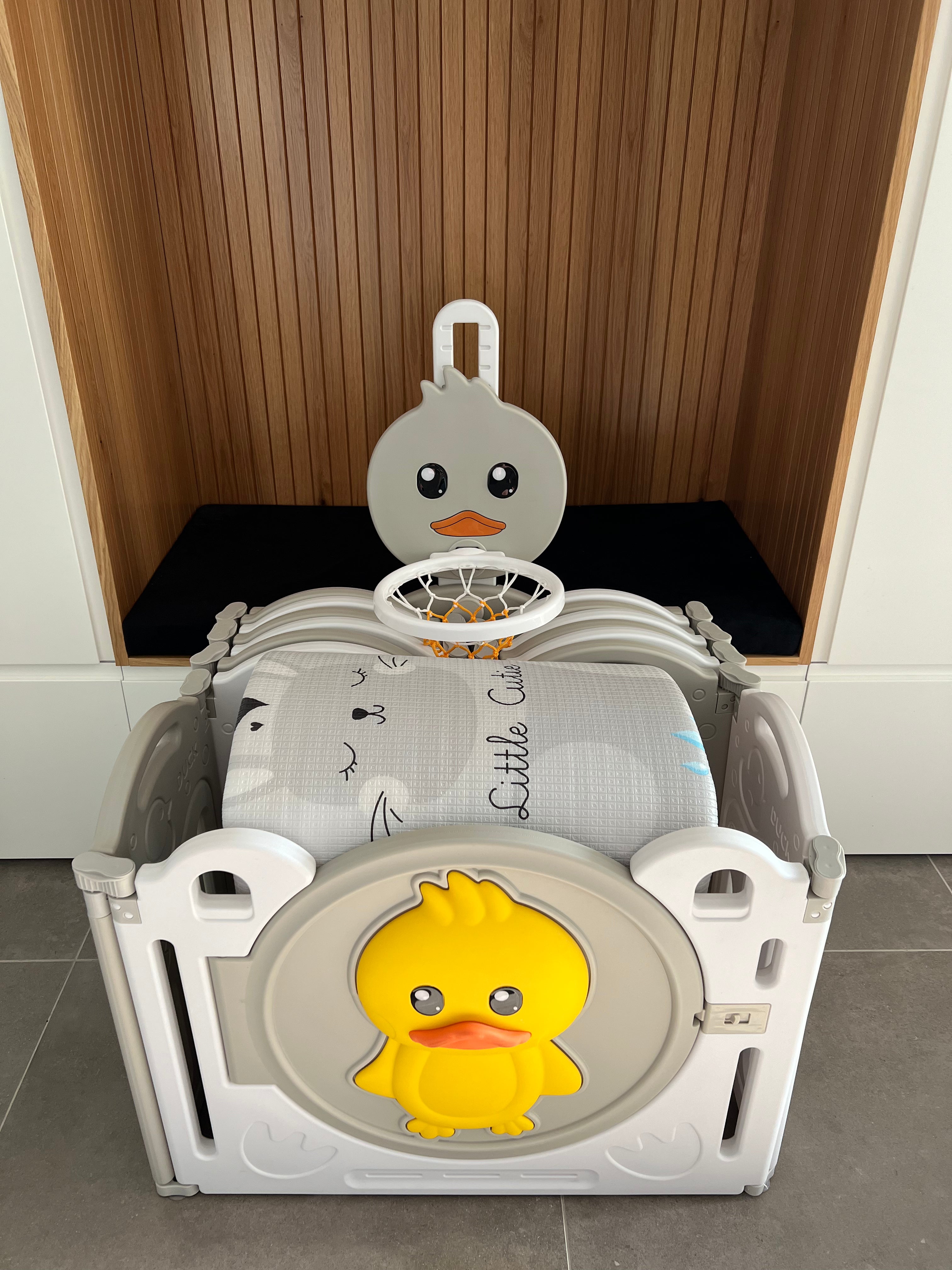 הזמנה מוקדמת - גדר פעילות מתקפלת לילדים ותינוקות מידה XL בצבע אפור - (207X161 ס"מ) - כולל משטח פעילות תואם למידות הגדר במתנה!