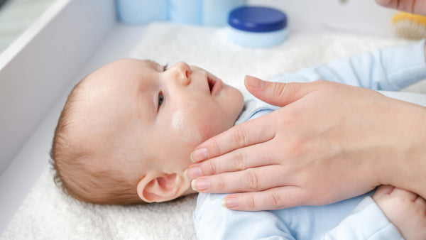 איך לשמור על עור התינוק בריא בזמן החורף